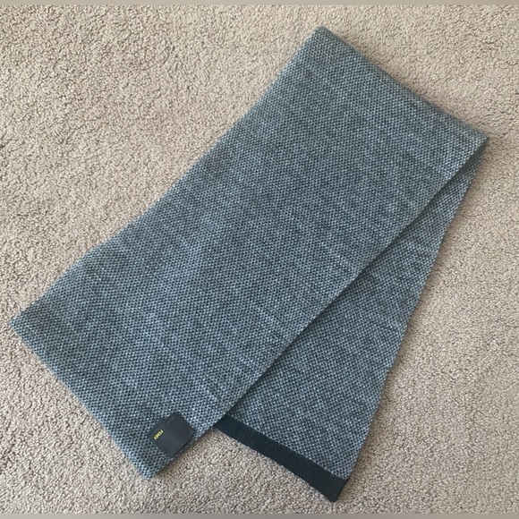 Authentic Fendi unisex double sided double layer monogram wool cashmere scarf - Picture 3 of 7